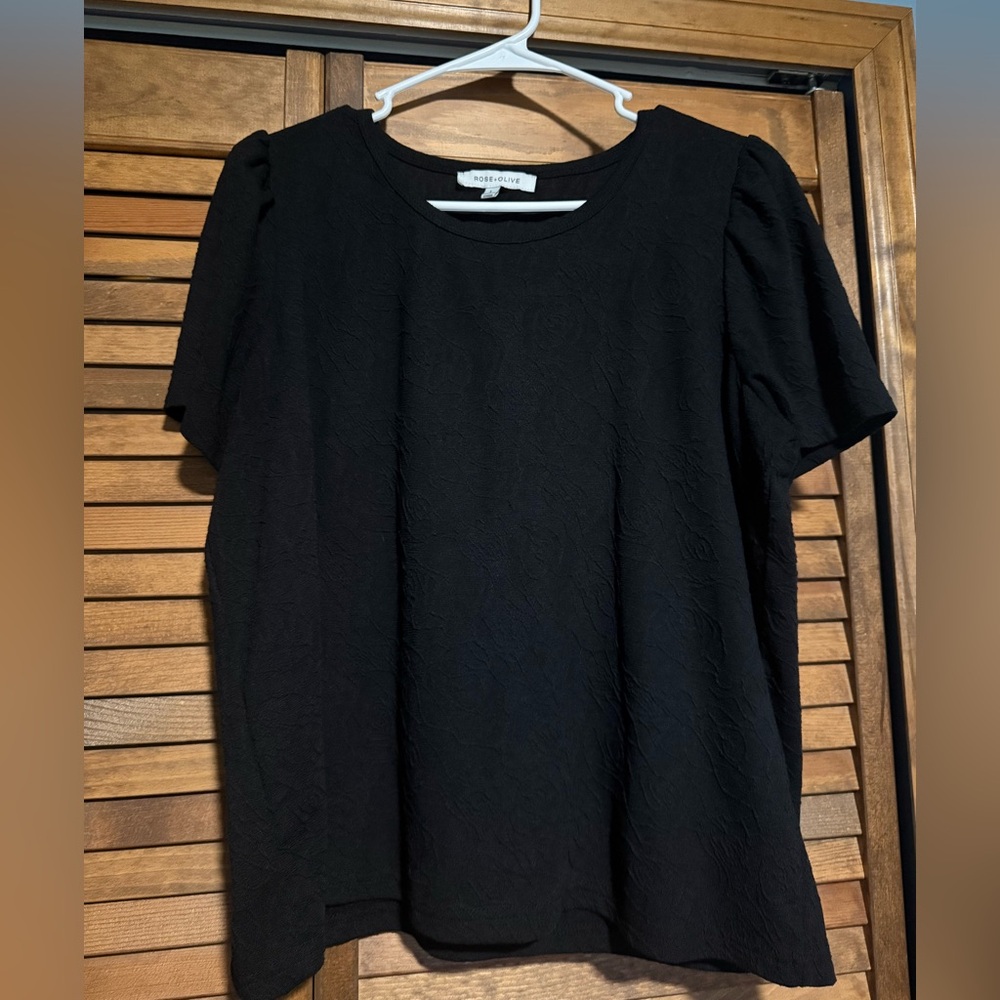 Rose & Olive Black Short Sleeve Textured Crewneck Top